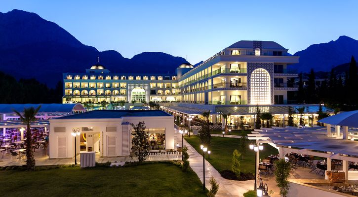Karmir Resort & Spa