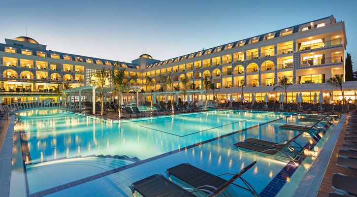 Karmir Resort & Spa
