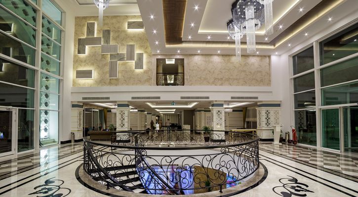 Karmir Resort & Spa