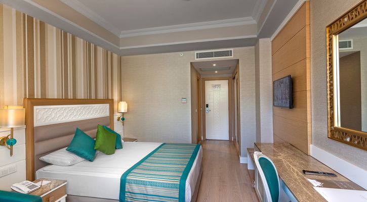 Karmir Resort & Spa