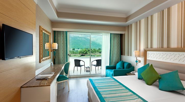 Karmir Resort & Spa