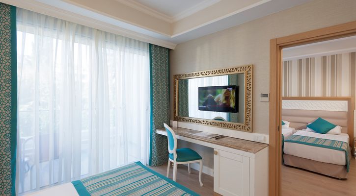 Karmir Resort & Spa