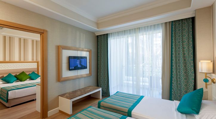 Karmir Resort & Spa