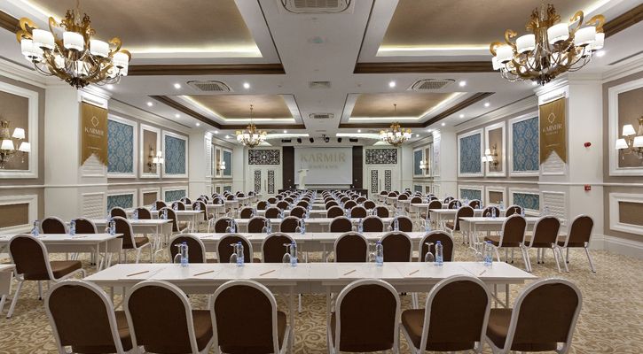 Karmir Resort & Spa