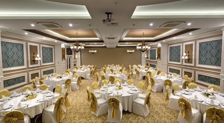 Karmir Resort & Spa