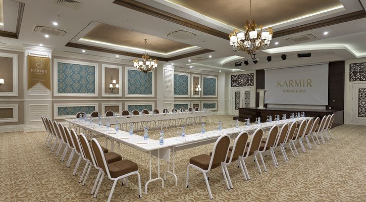 Karmir Resort & Spa