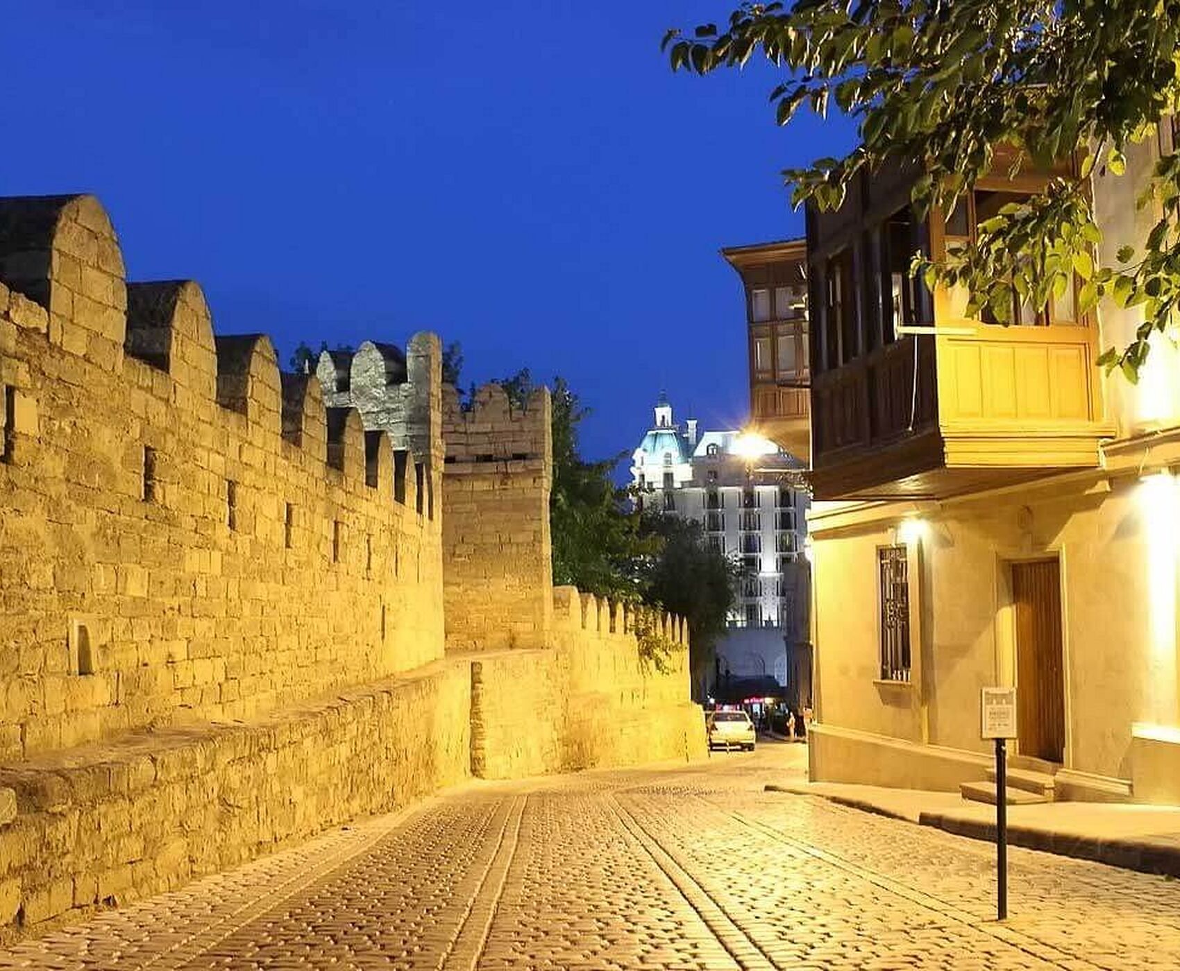 ANTALYA DAN UÇAKLI BAKÜ  AZERBAYCAN