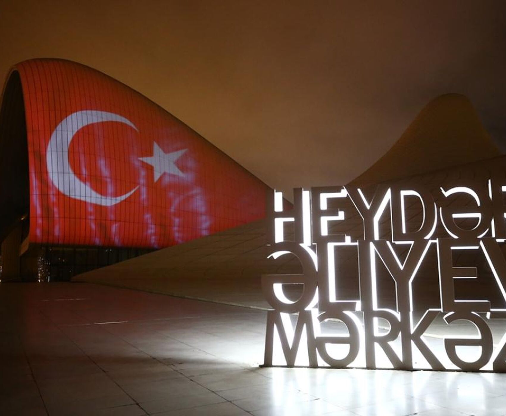 ANTALYA DAN UÇAKLI BAKÜ  AZERBAYCAN
