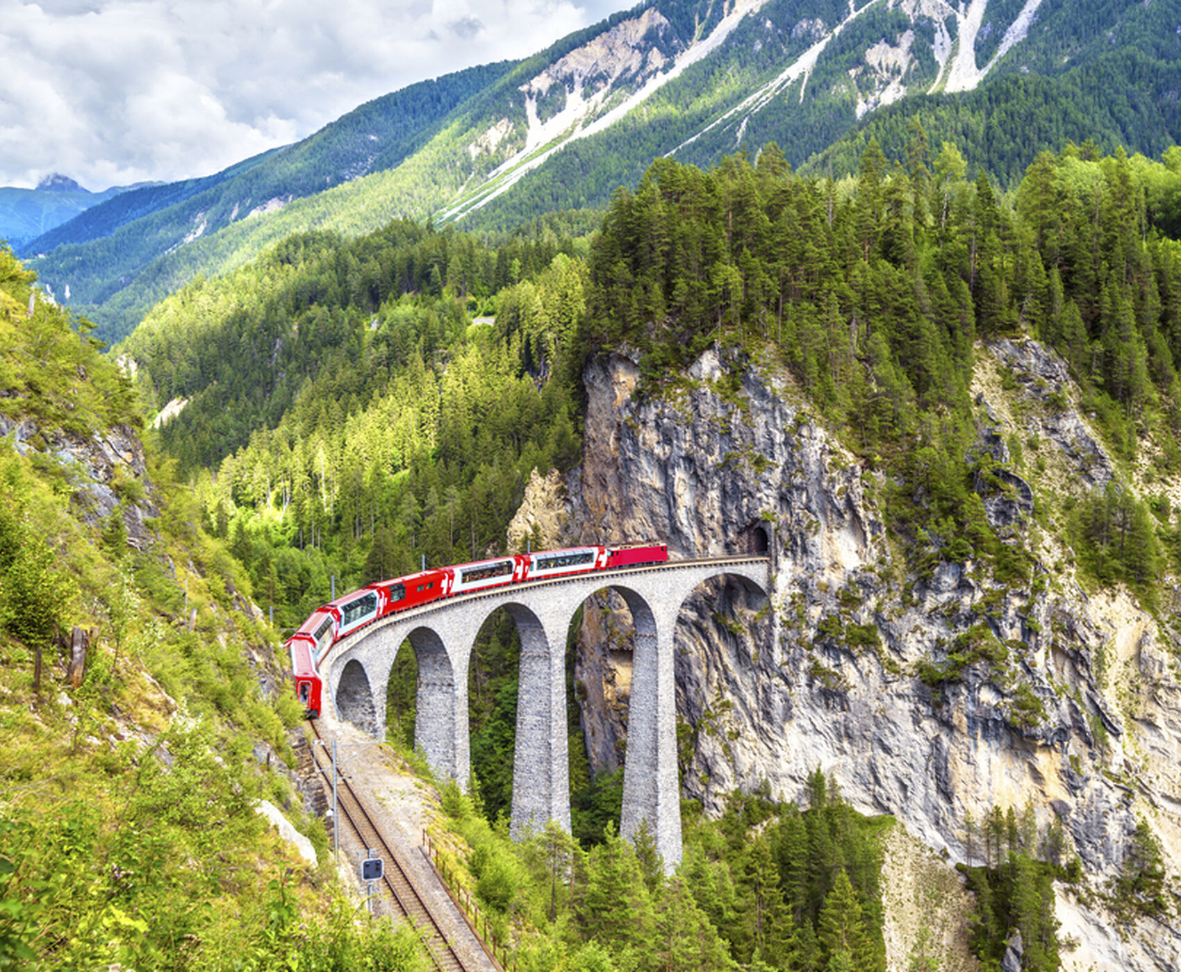 Antalya dan Direkt Uçaklı Bernina Express & Glacier Express ile İsviçre Alp Dağları