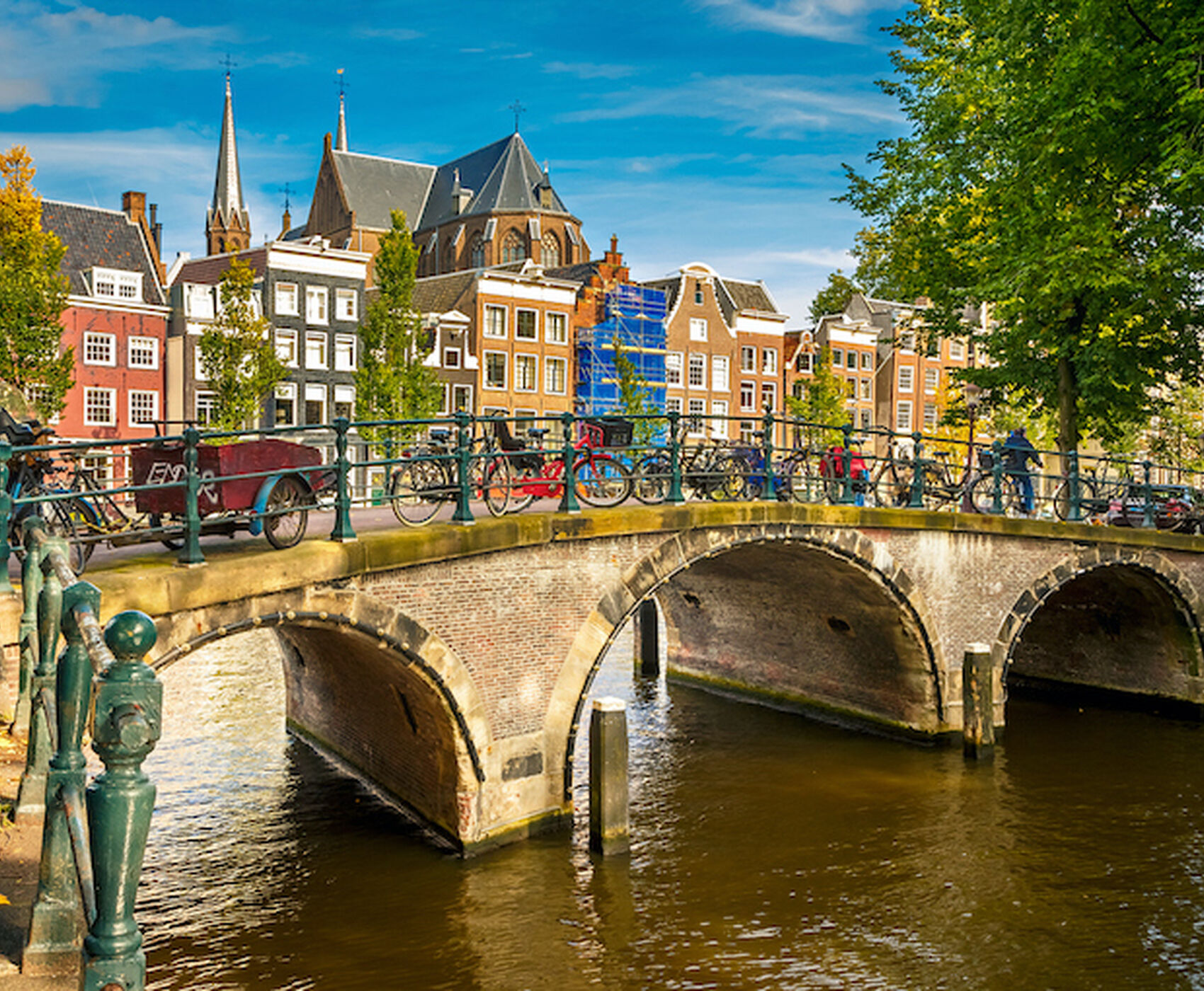 ANTALYA DAN DİREKT YÜZEN ŞEHİR AMSTERDAM